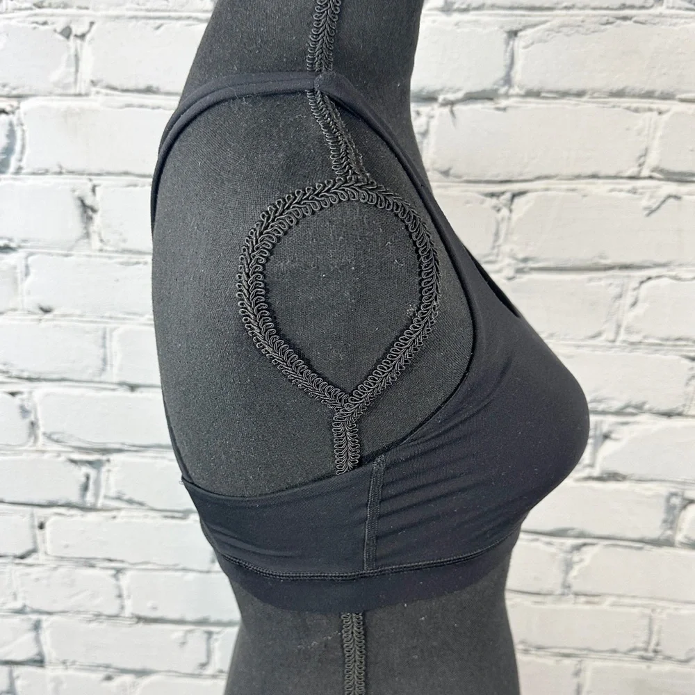 lululemon Energy Bra Medium Support Size 4 Black Strappy Back Yoga Gym Workout